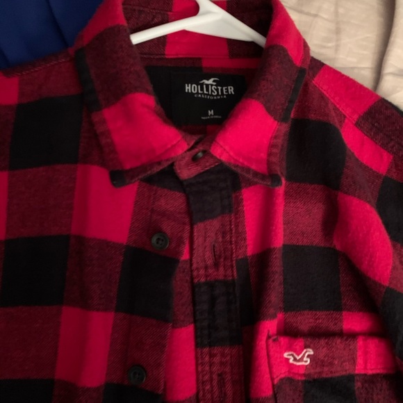 red and black Hollister flannel - Picture 2 of 2